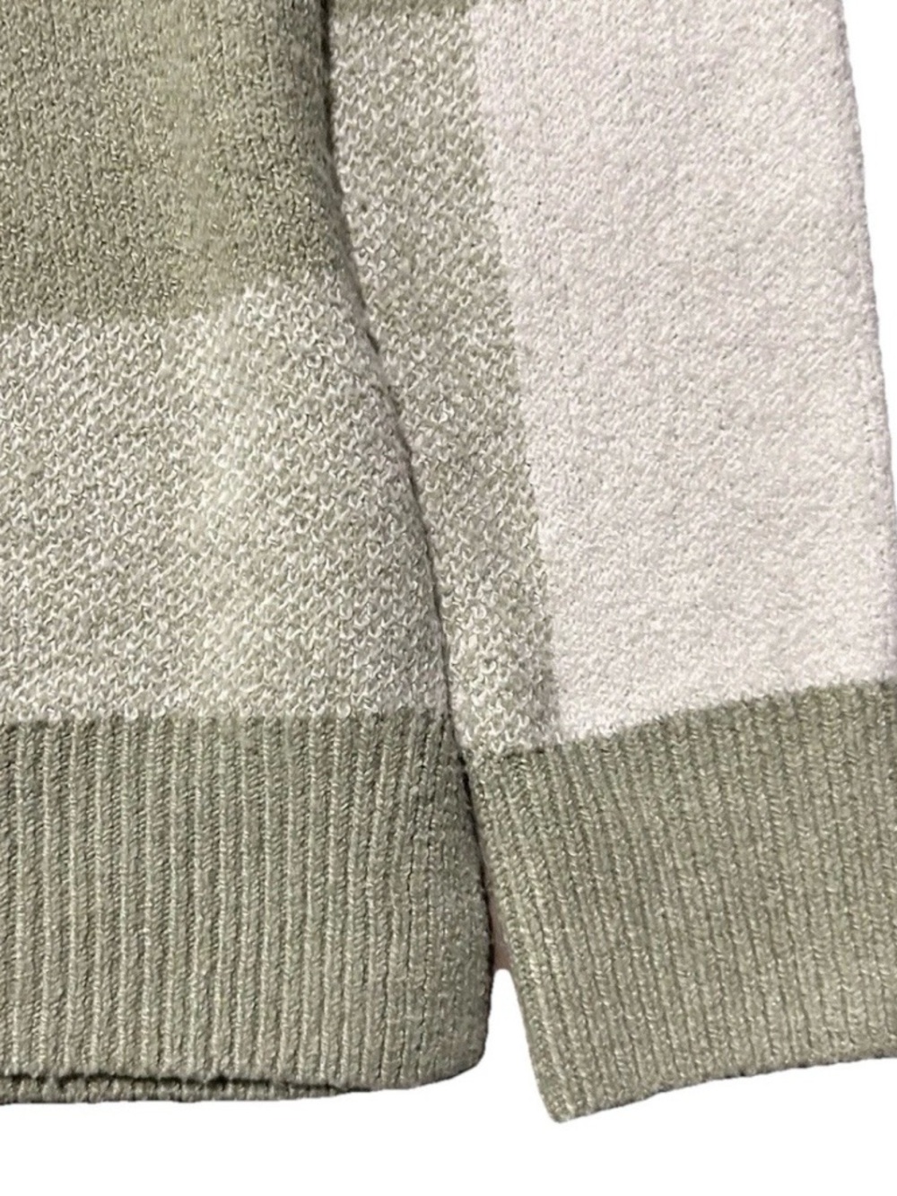 Women’s Christian Siriano Cream Green Sweater Size Medium - Picture 2 of 3
